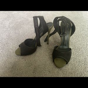 Giuseppe Zanottti sexy Vero Cuoio design ankle strap beautiful shoe ✨